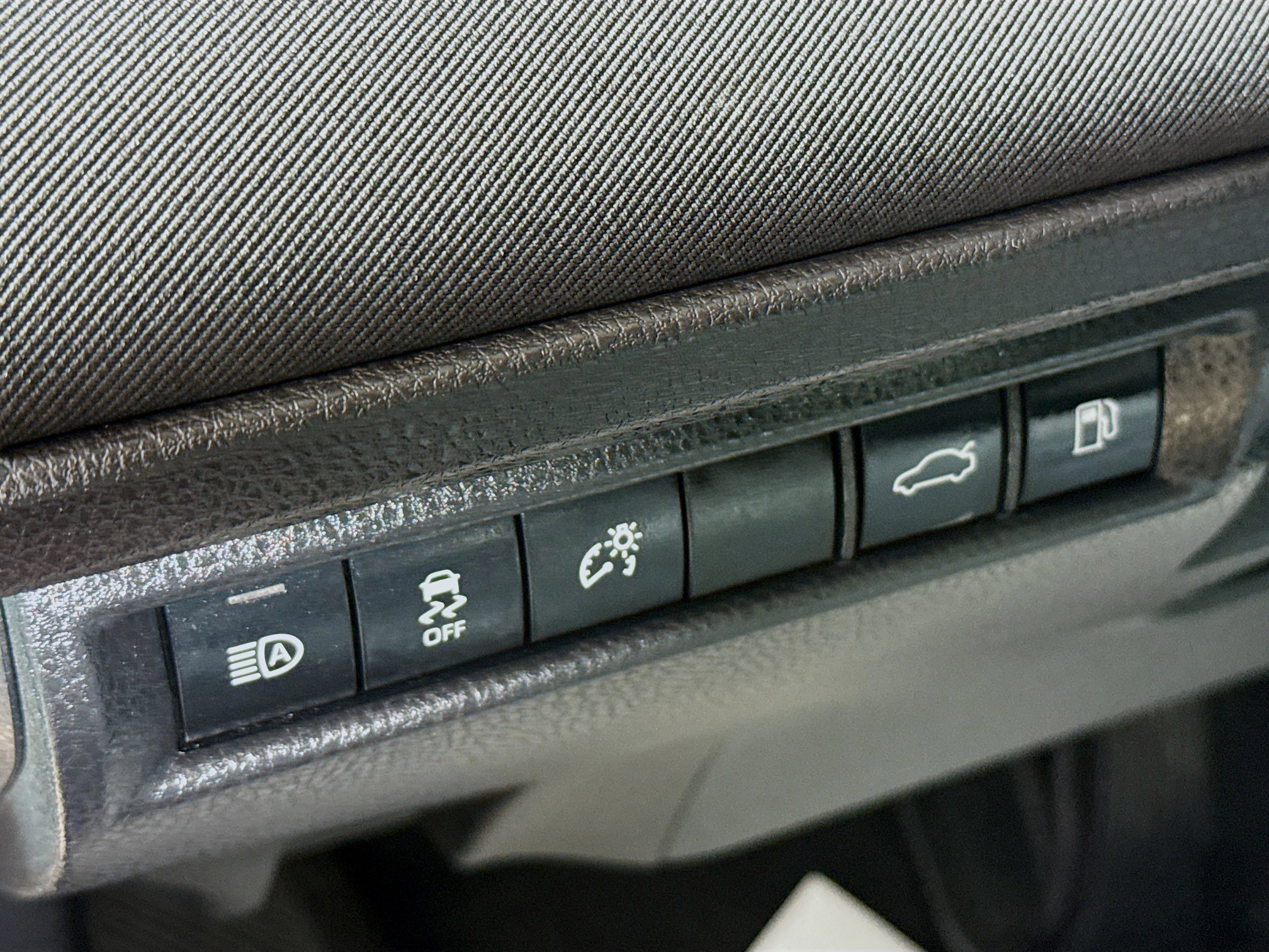 Used 2025 Toyota Camry LE FWD image 9