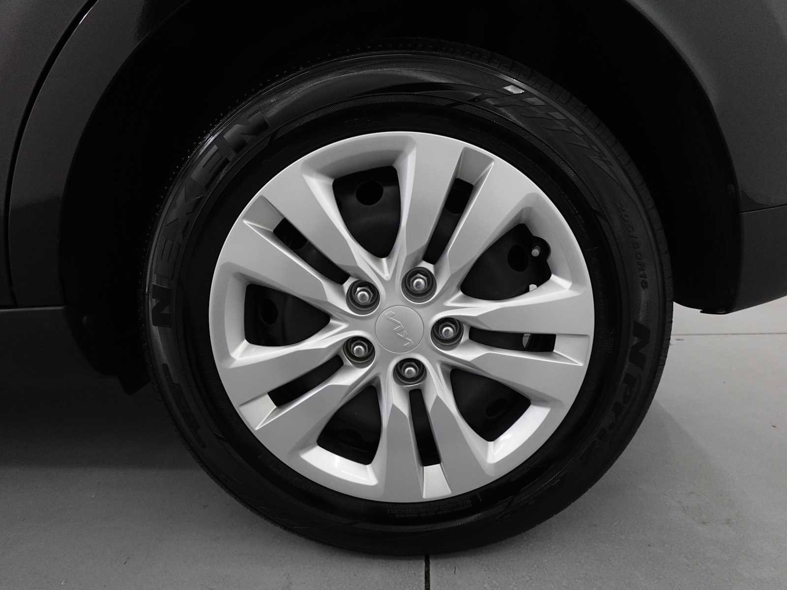 Used 2023 Kia Soul LX FWD image 9