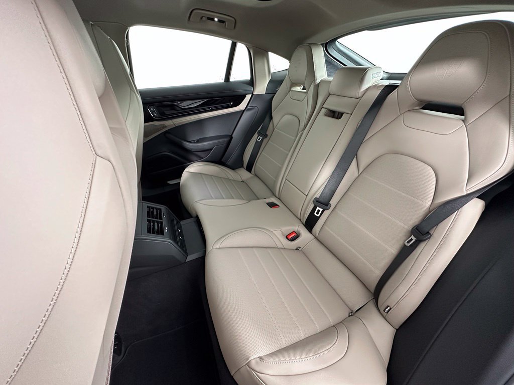 Used 2026 Porsche Panamera RWD image 41