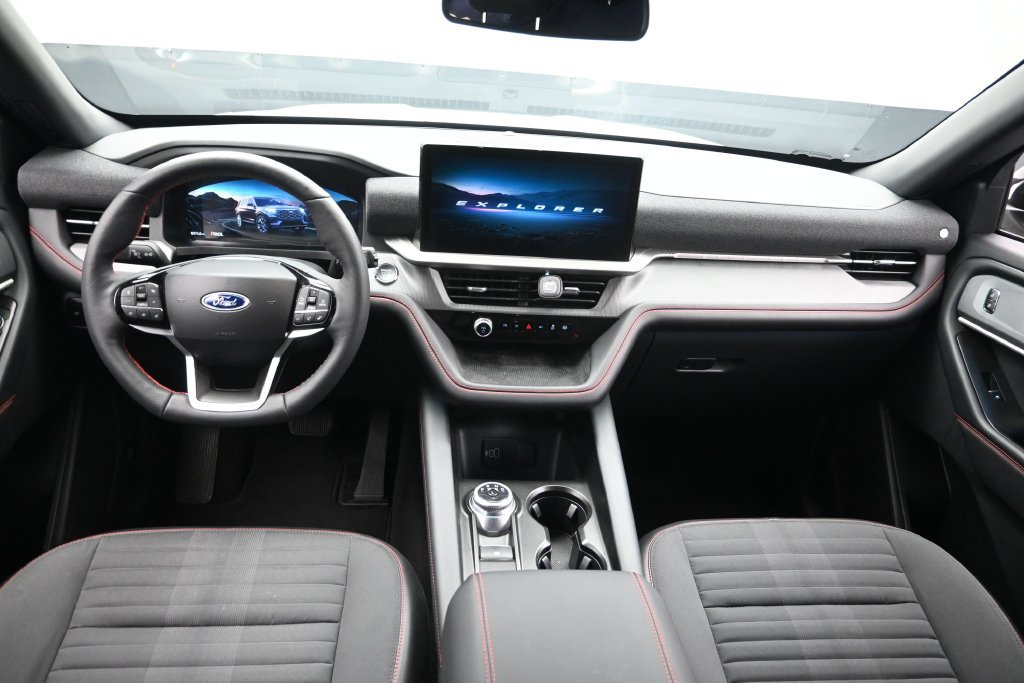 Used 2026 Ford Explorer ST-Line w/ ST-Line Street Pack RWD image 14