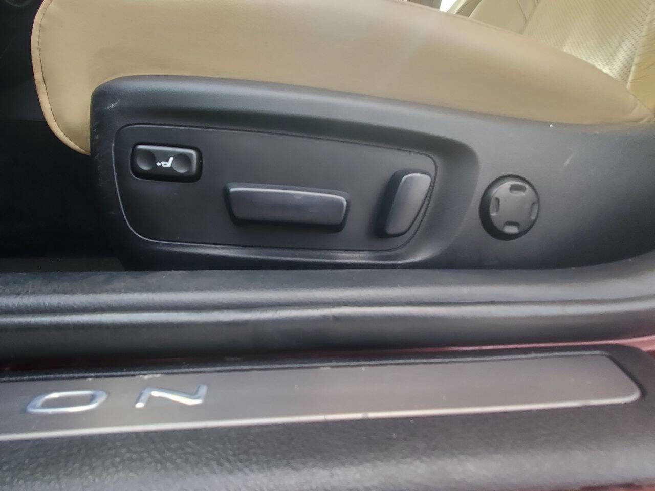 Used 2013 Toyota Avalon Limited image 14