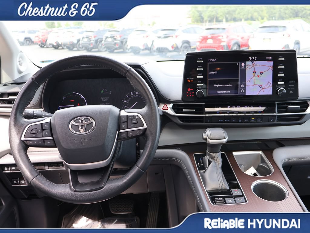 Used 2022 Toyota Sienna XLE w/ XLE Plus Package FWD image 19