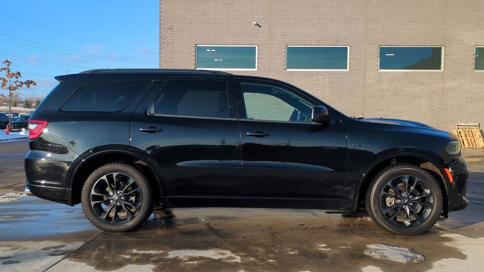 Used 2023 Dodge Durango R/T w/ Hemi Orange Plus Package image 9