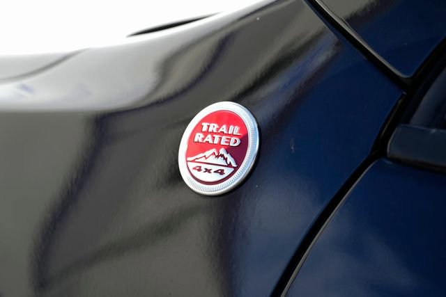 Used 2019 Jeep Cherokee Trailhawk w/ Cold Weather Group image 18