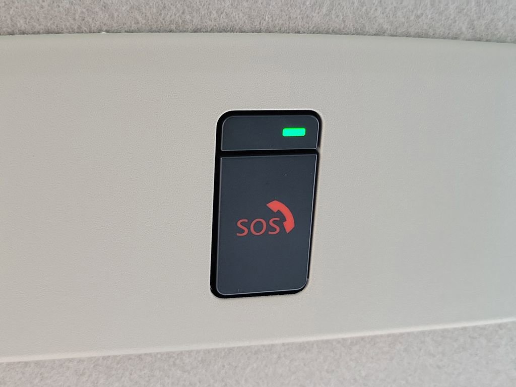 Used 2024 Nissan Kicks SR w/ SR Premium Package image 18