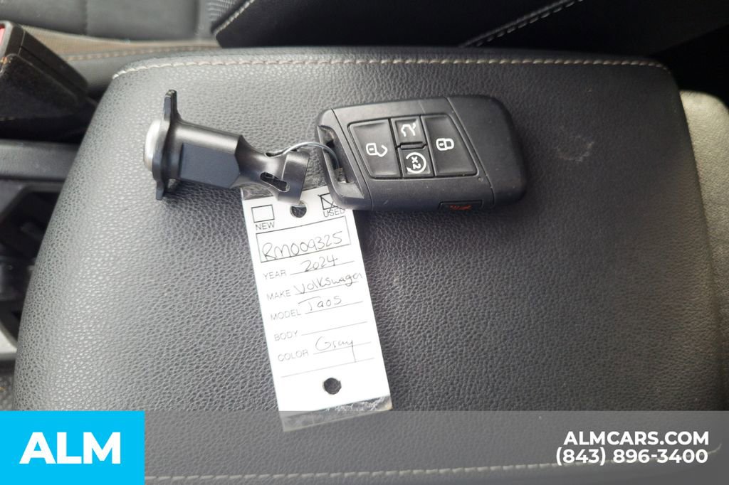 Used 2024 Volkswagen Taos SE FWD image 16