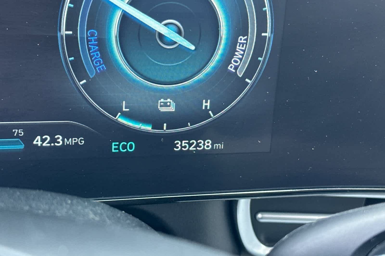 Used 2024 Hyundai Elantra Limited image 24