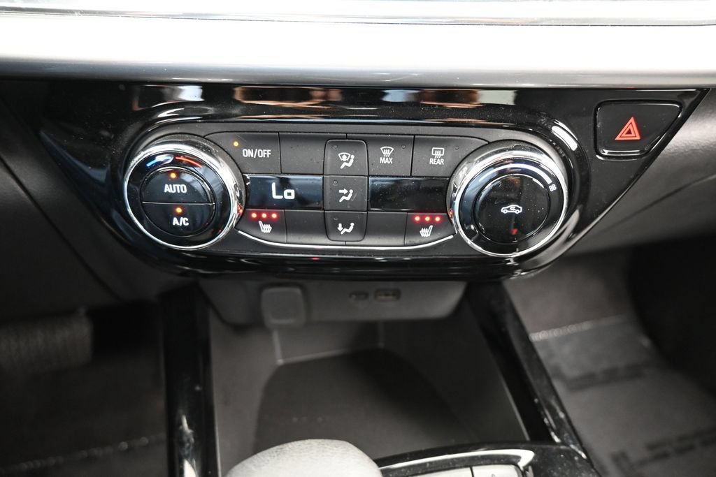 Used 2024 Chevrolet Trax LT w/ Driver Confidence Package FWD image 24