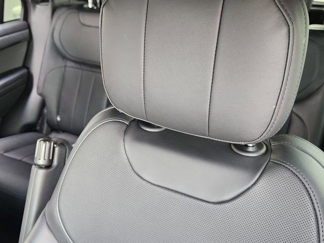 Used 2025 Land Rover Range Rover Sport SE image 24