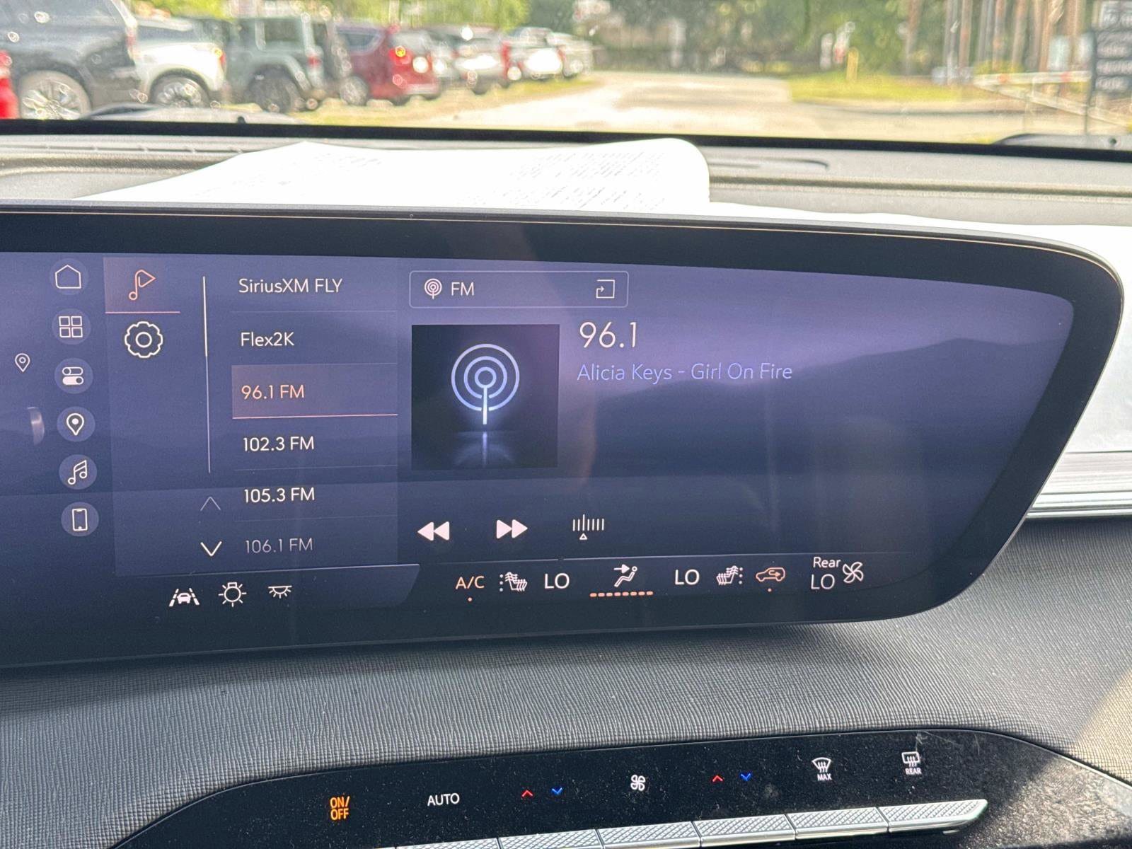 Used 2025 Buick Enclave Preferred FWD image 24