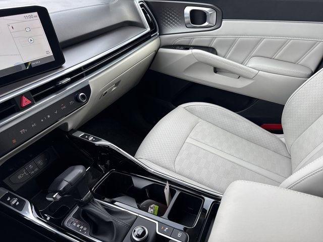 Used 2025 Kia Sorento SX image 25