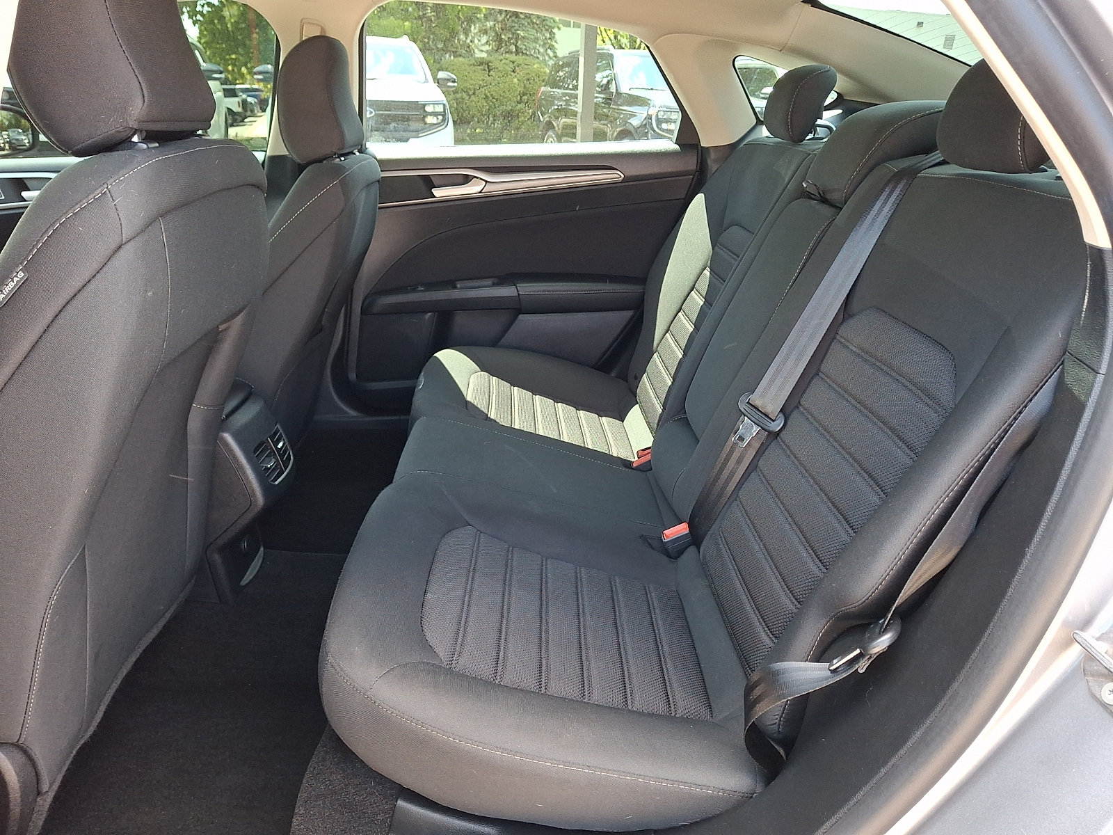 Used 2020 Ford Fusion SE FWD image 13