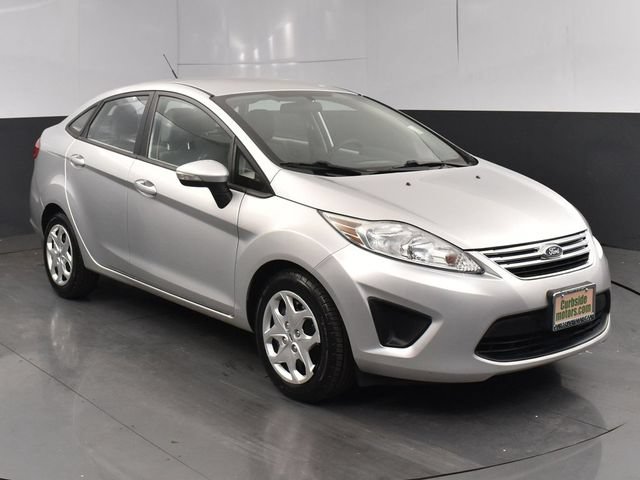 Used 2013 Ford Fiesta SE FWD image 2