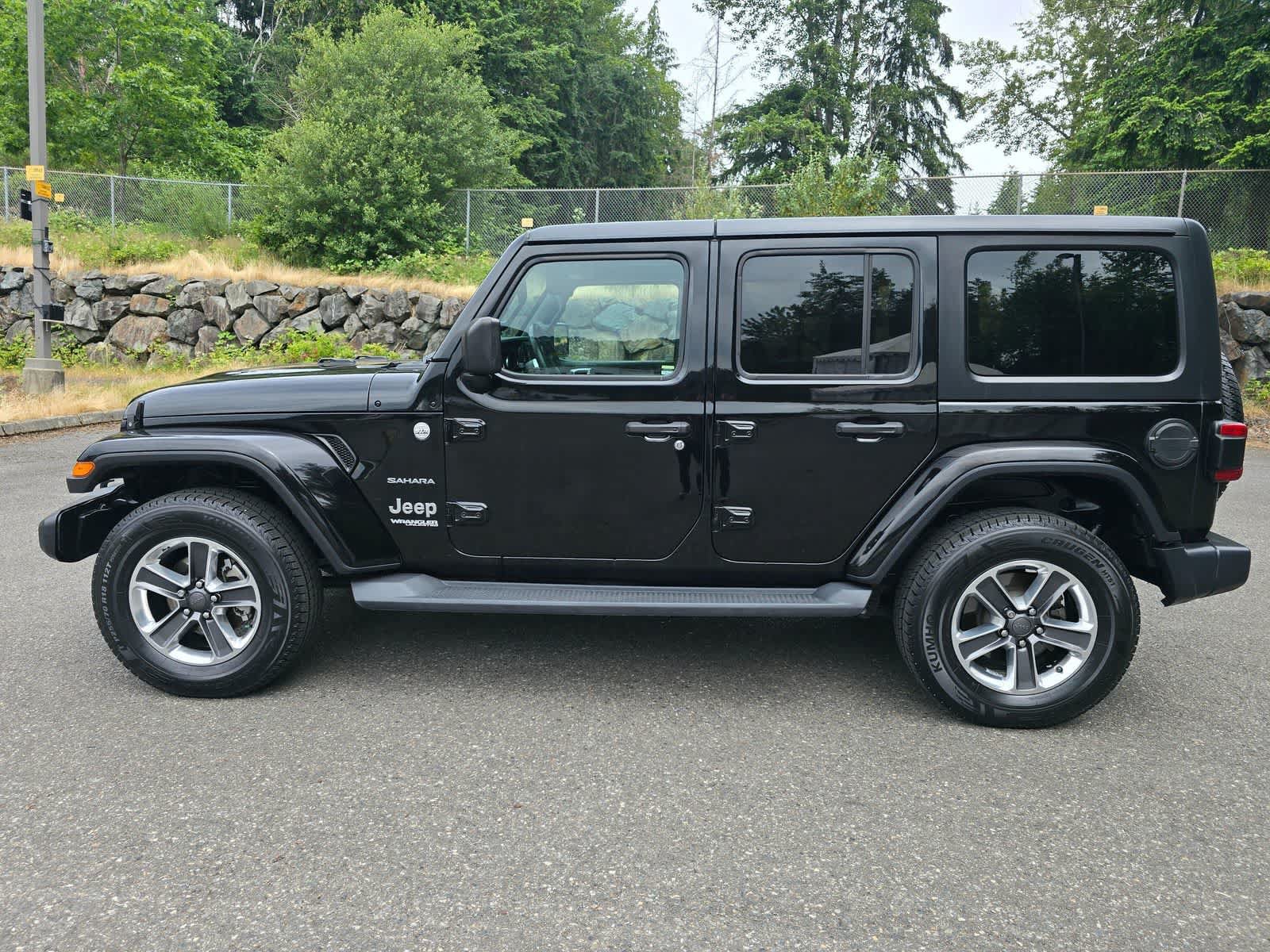 Used 2019 Jeep Wrangler Unlimited Sahara AWD/4WD image 2