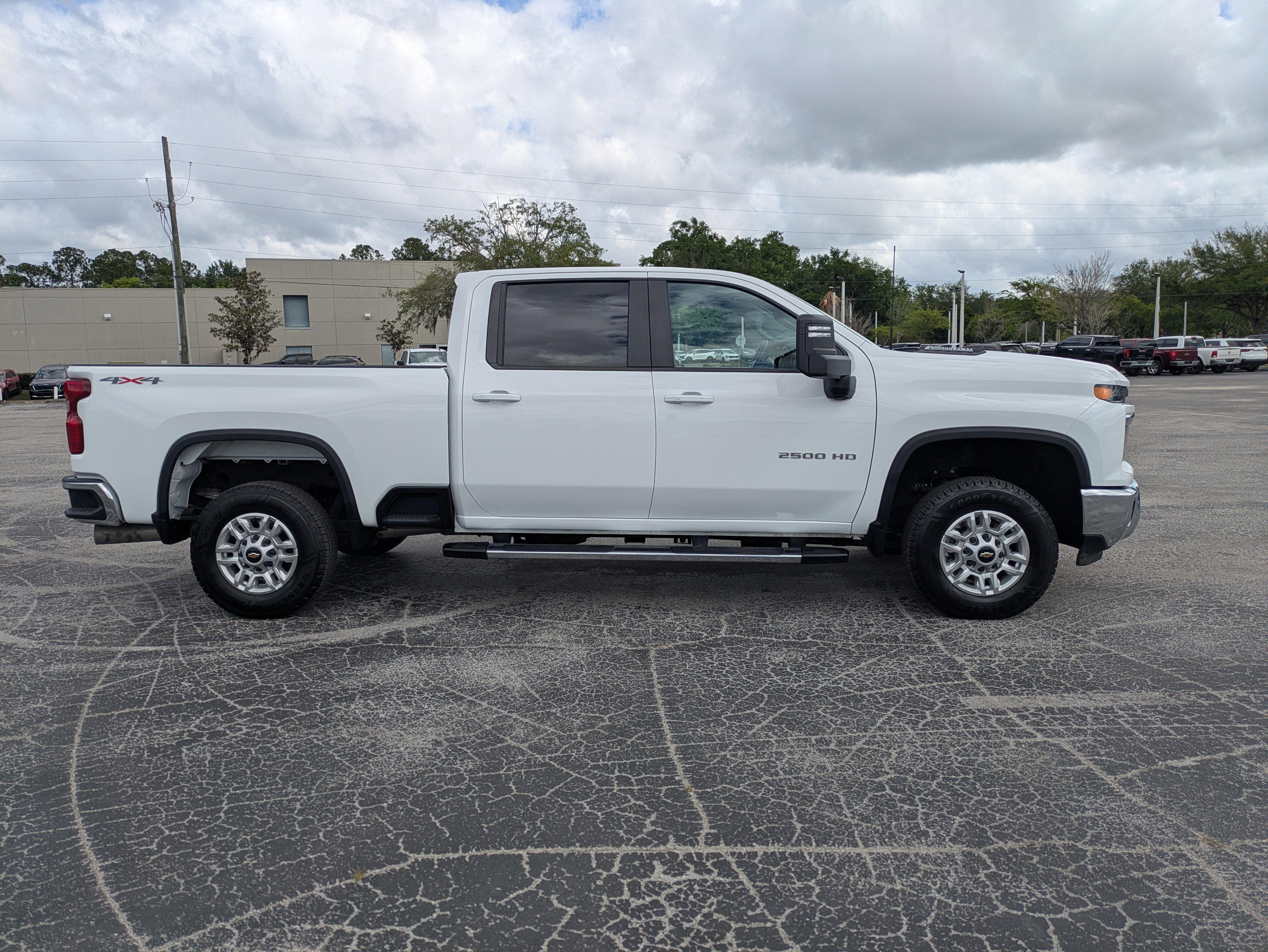 Used 2025 Chevrolet Silverado 2500 LT w/ Convenience Package AWD/4WD image 3
