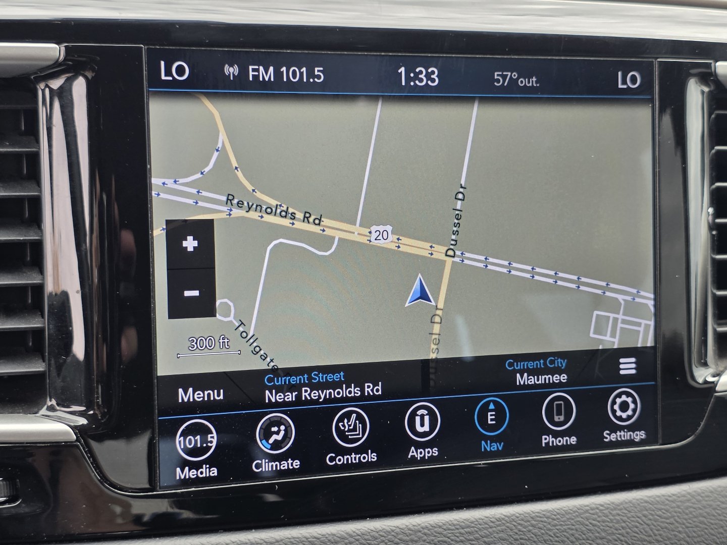 Used 2018 Chrysler Pacifica Touring-L w/ Premium Audio Group FWD image 3
