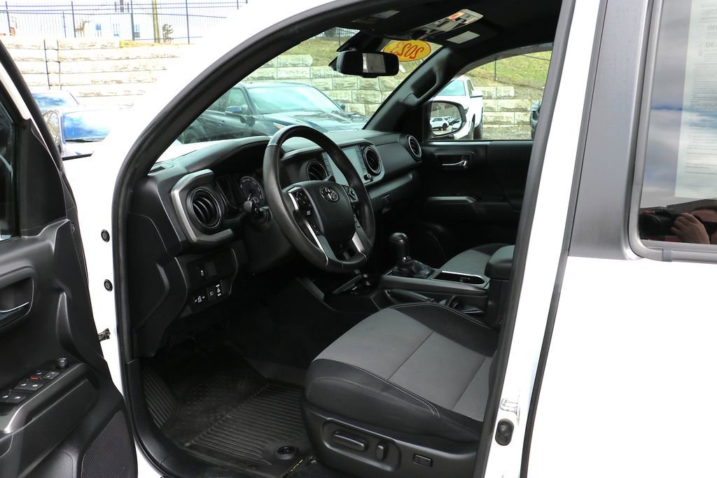 Used 2023 Toyota Tacoma TRD Off-Road AWD/4WD image 7