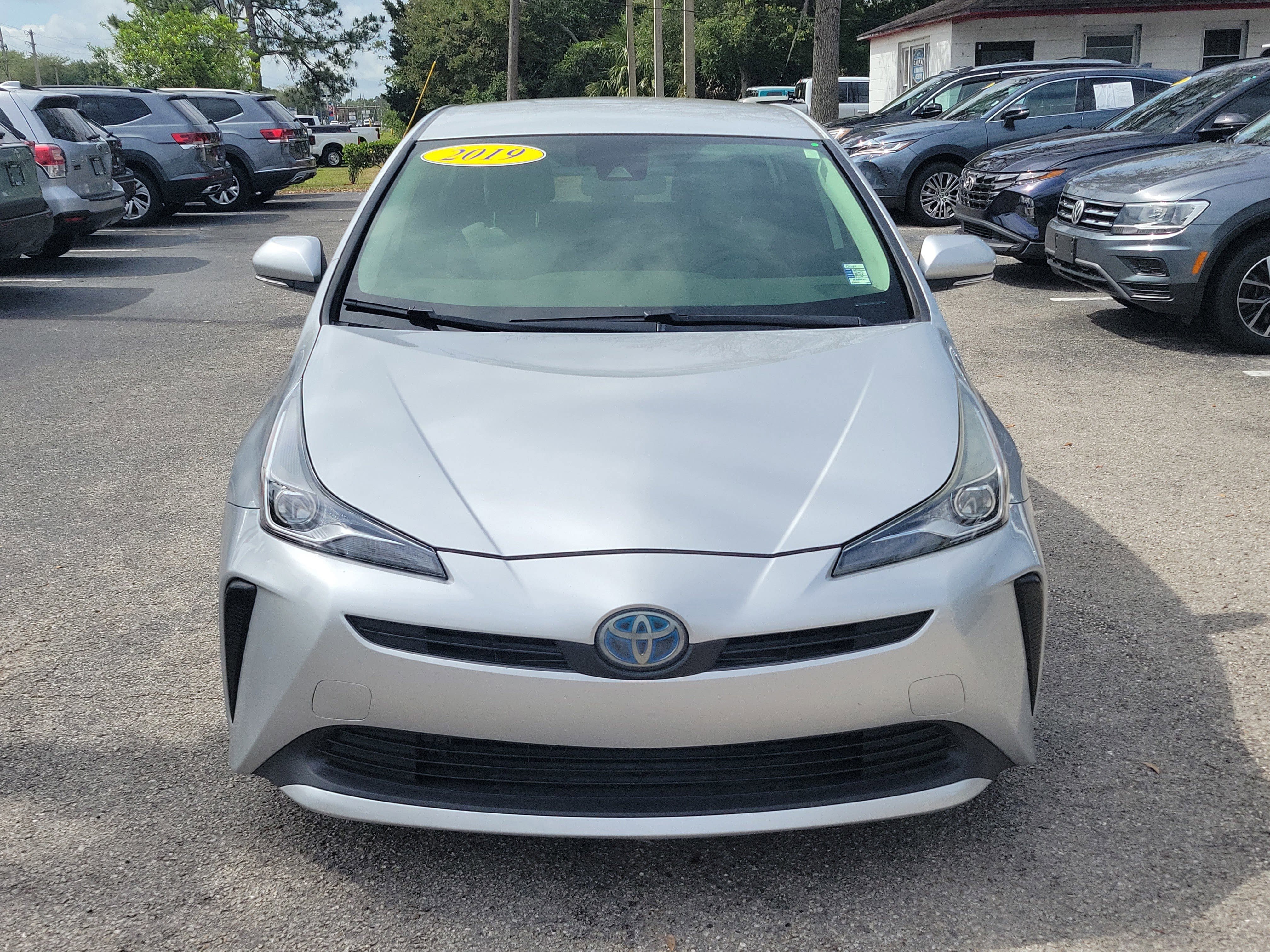 Used 2019 Toyota Prius L Eco FWD image 2