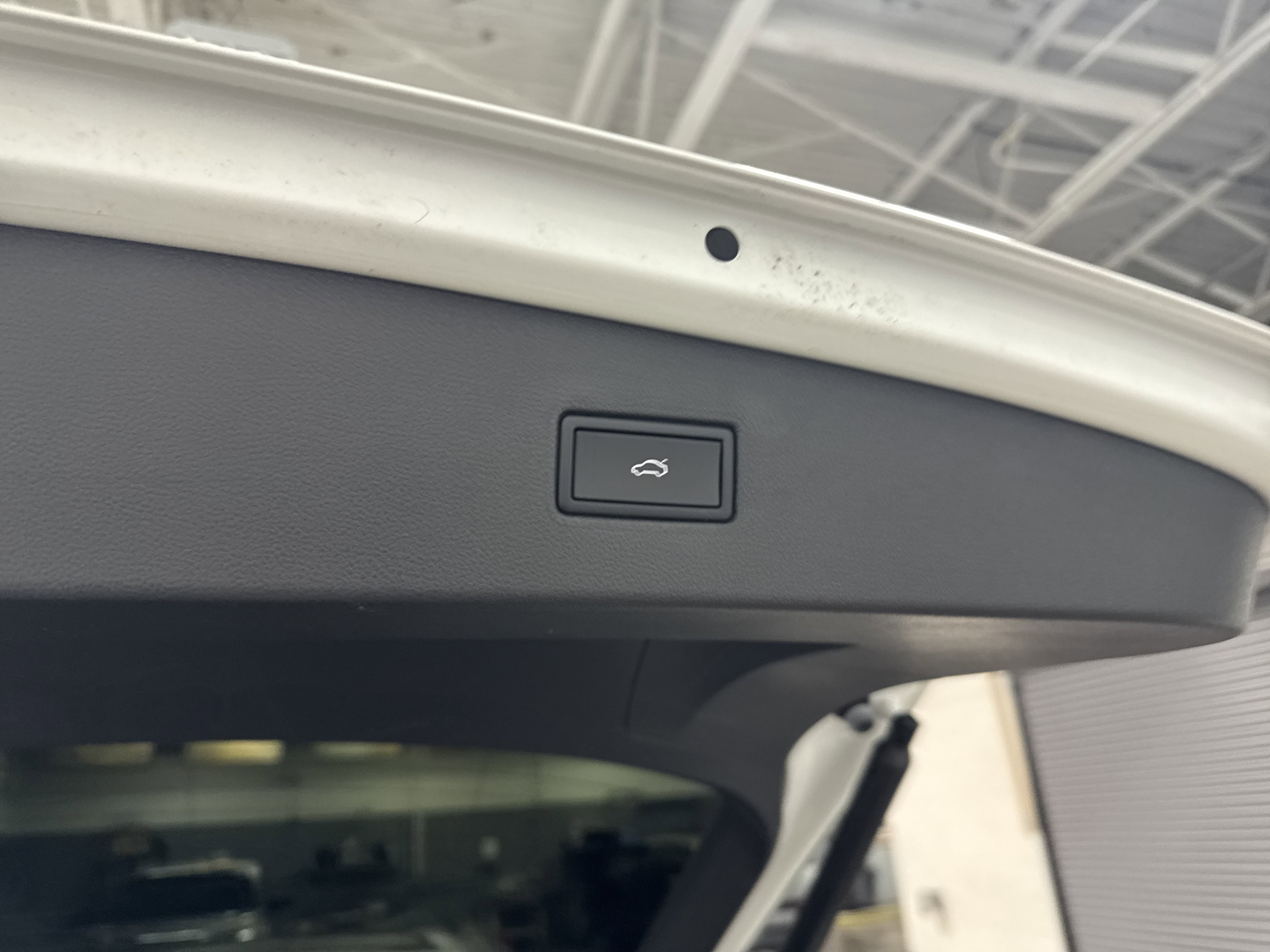 Certified 2024 Volkswagen Tiguan SE R-Line AWD/4WD image 38