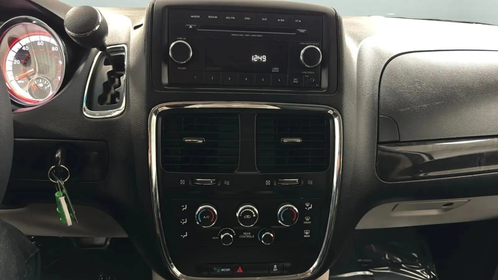 Used 2015 Dodge Grand Caravan SXT FWD image 14