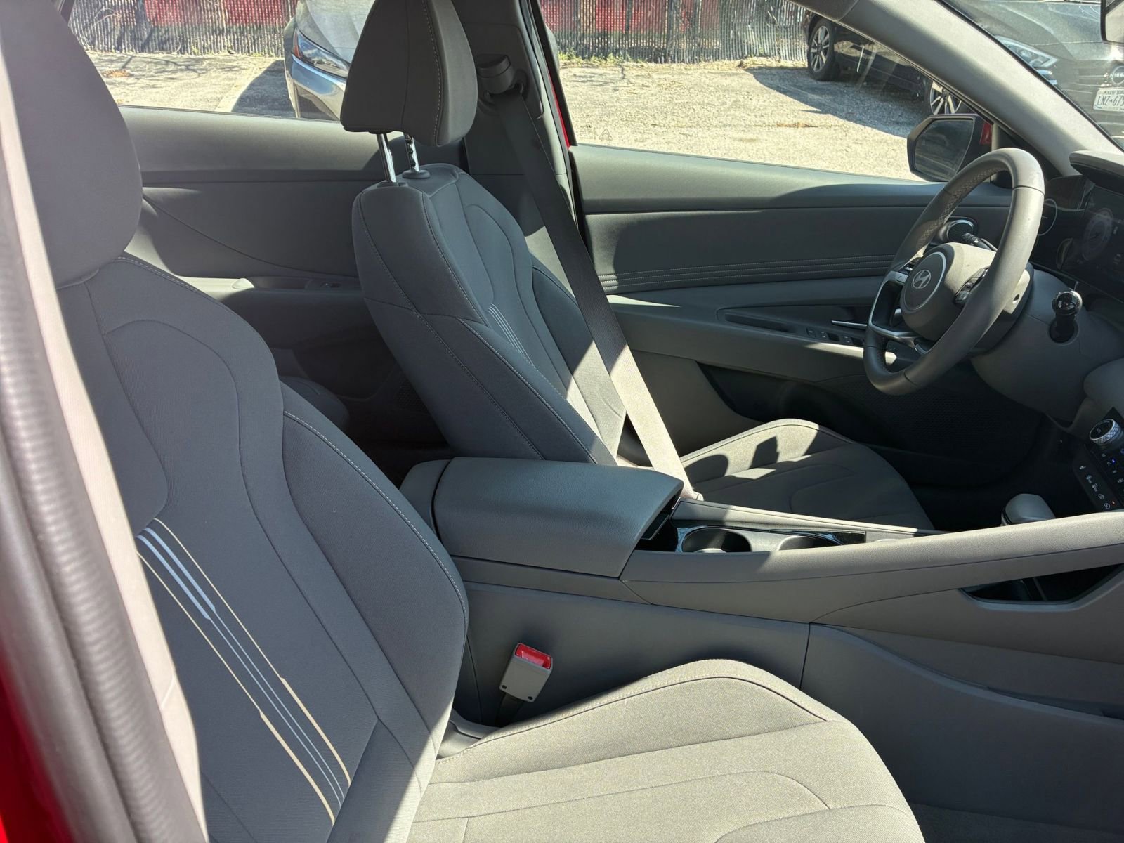 Used 2025 Hyundai Elantra SEL image 32