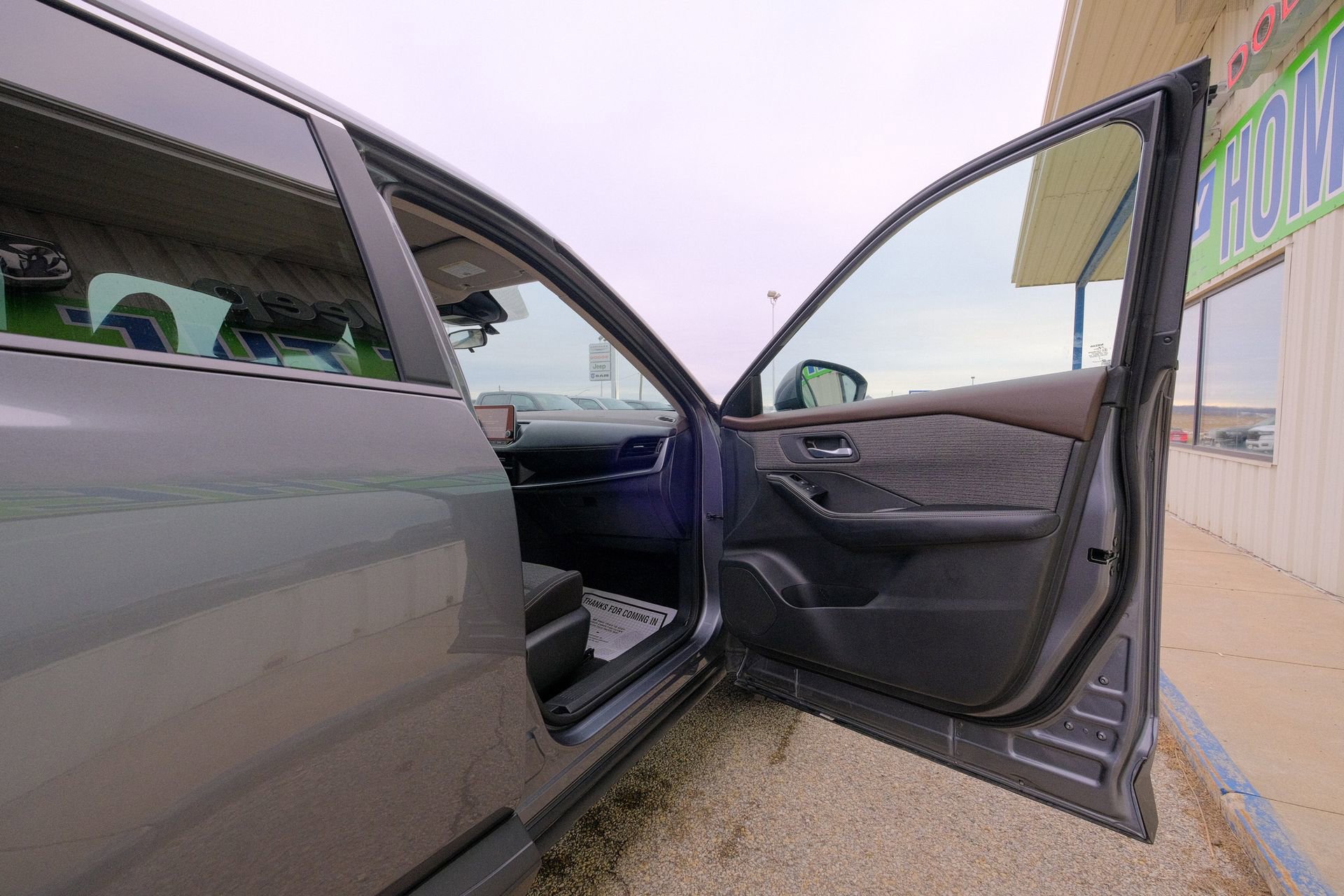 Used 2023 Nissan Rogue SV image 16