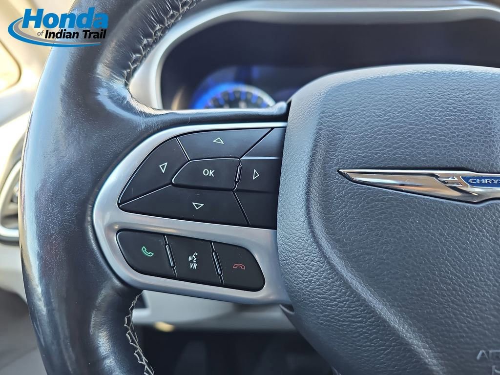 Used 2021 Chrysler Pacifica Touring-L image 19