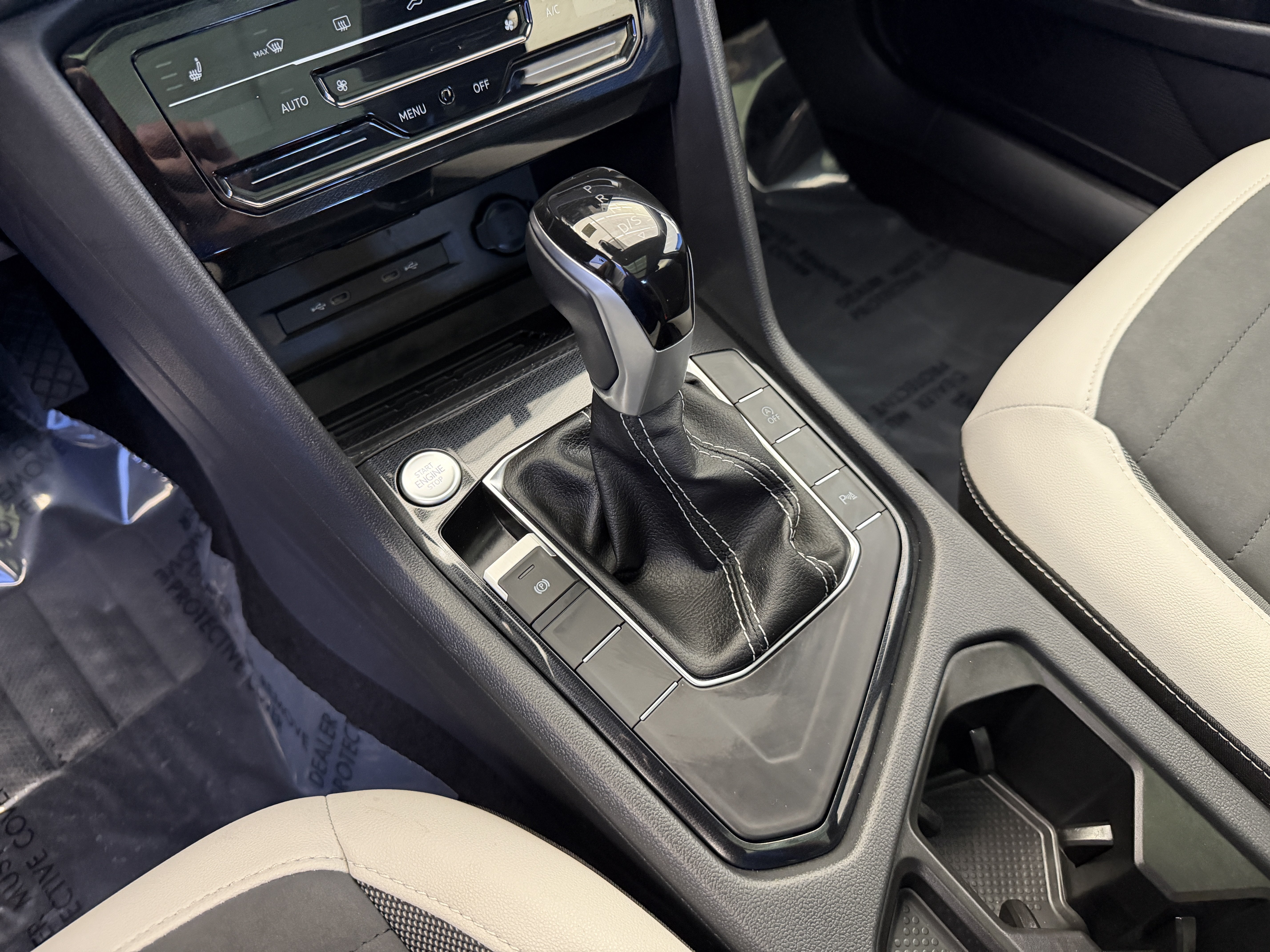 Certified 2025 Volkswagen Taos SE w/ Panoramic Sunroof Package FWD image 21