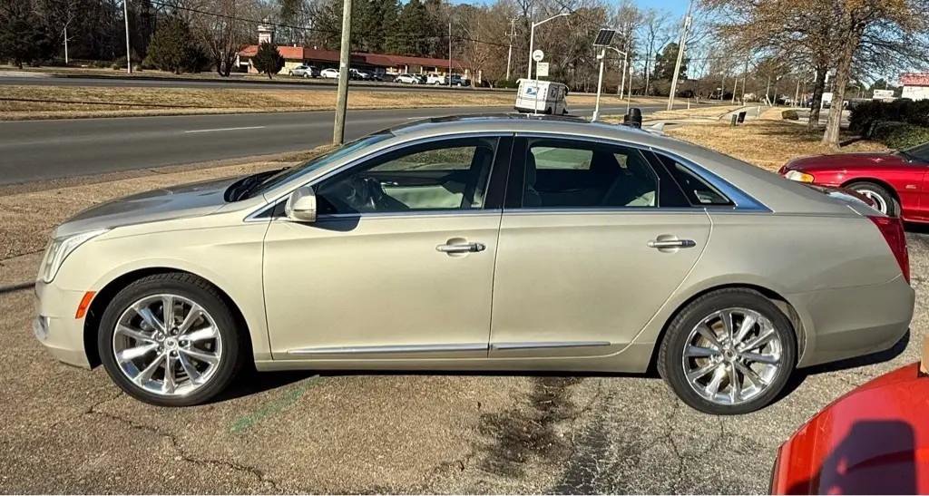 Used 2013 Cadillac XTS Luxury w/ Driver Awareness Package FWD image 2