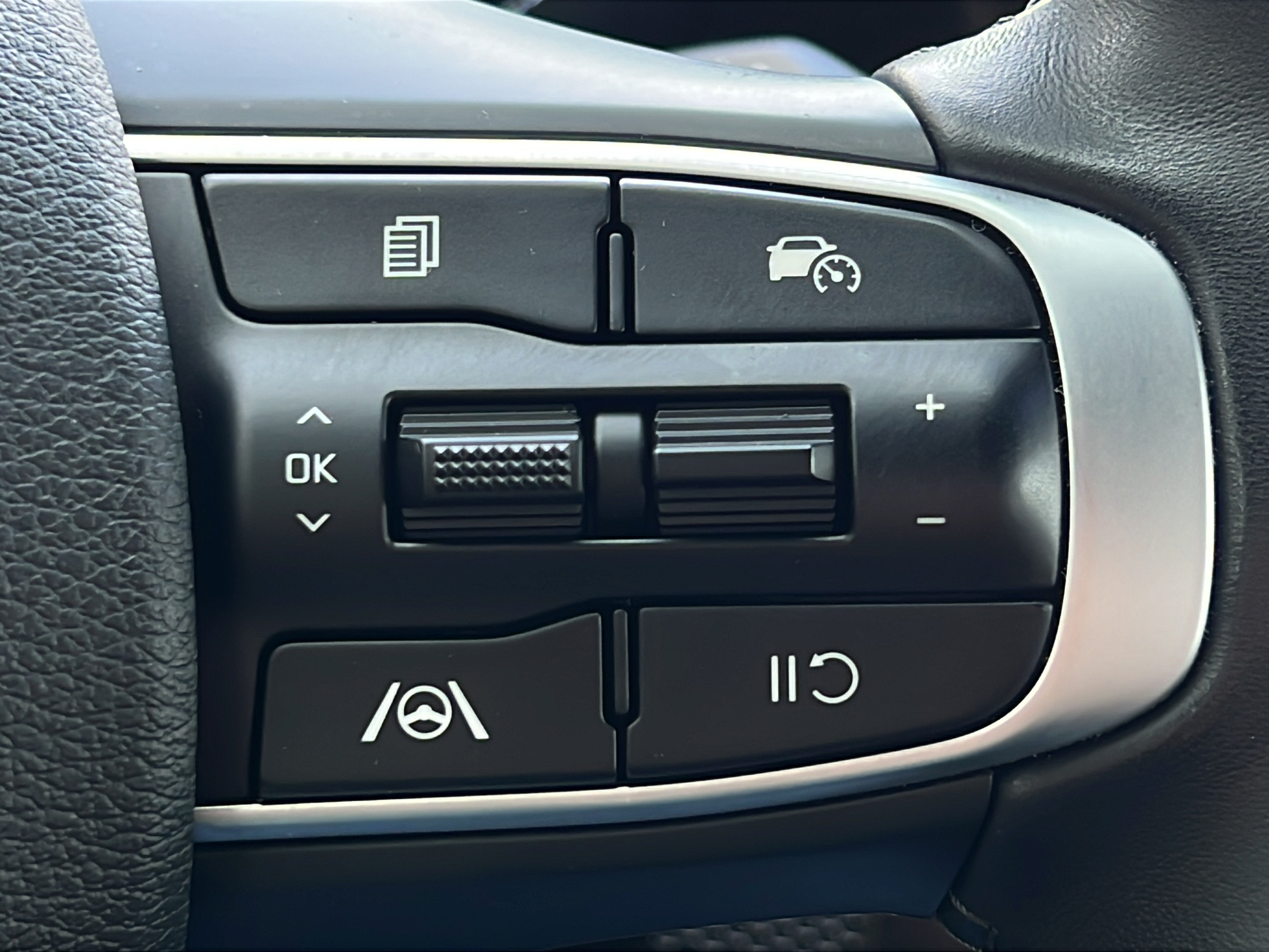 Certified 2023 Kia Sportage EX FWD image 26