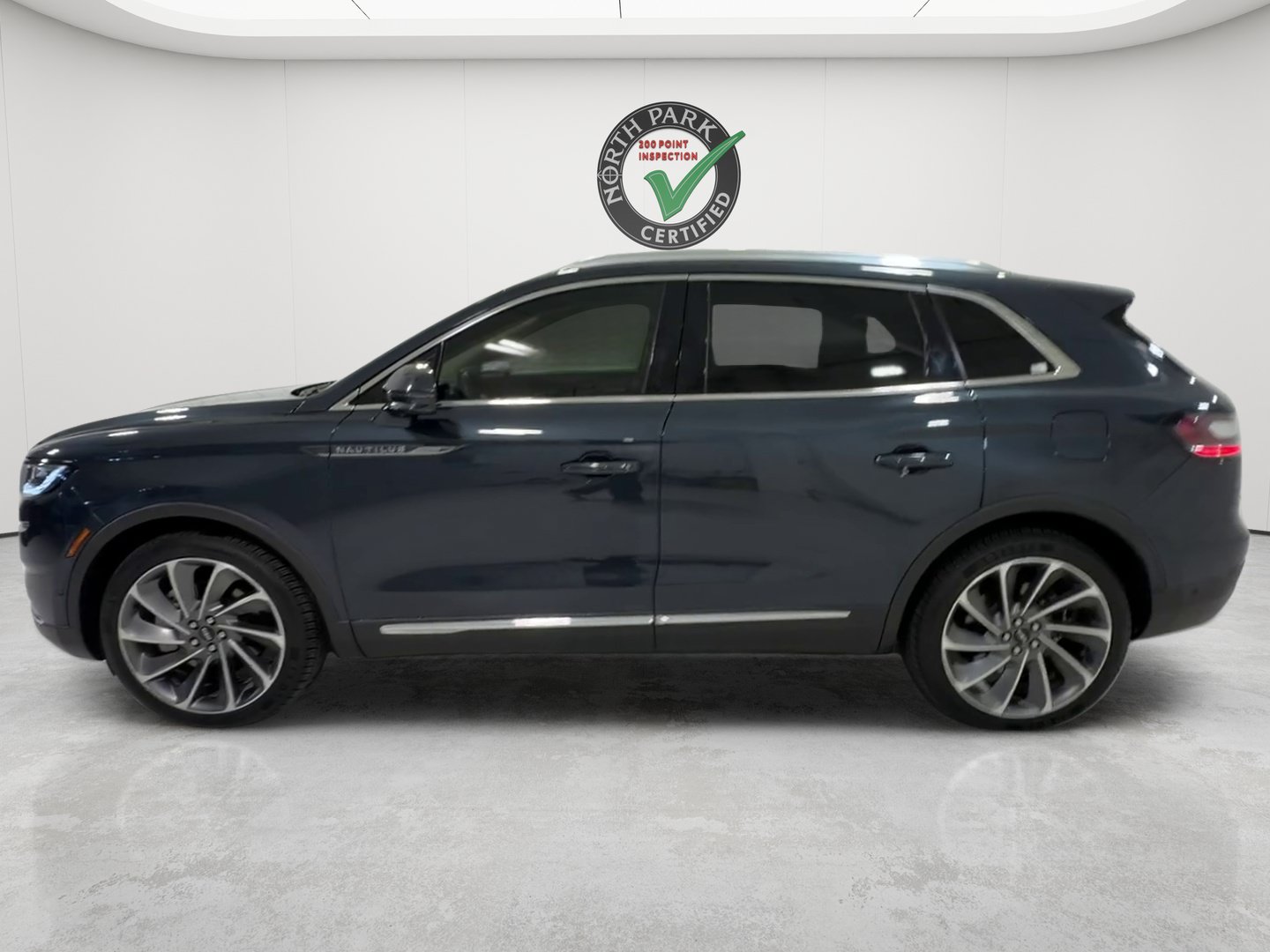 Used 2023 Lincoln Nautilus Reserve w/ Equipment Group 201A AWD/4WD image 2