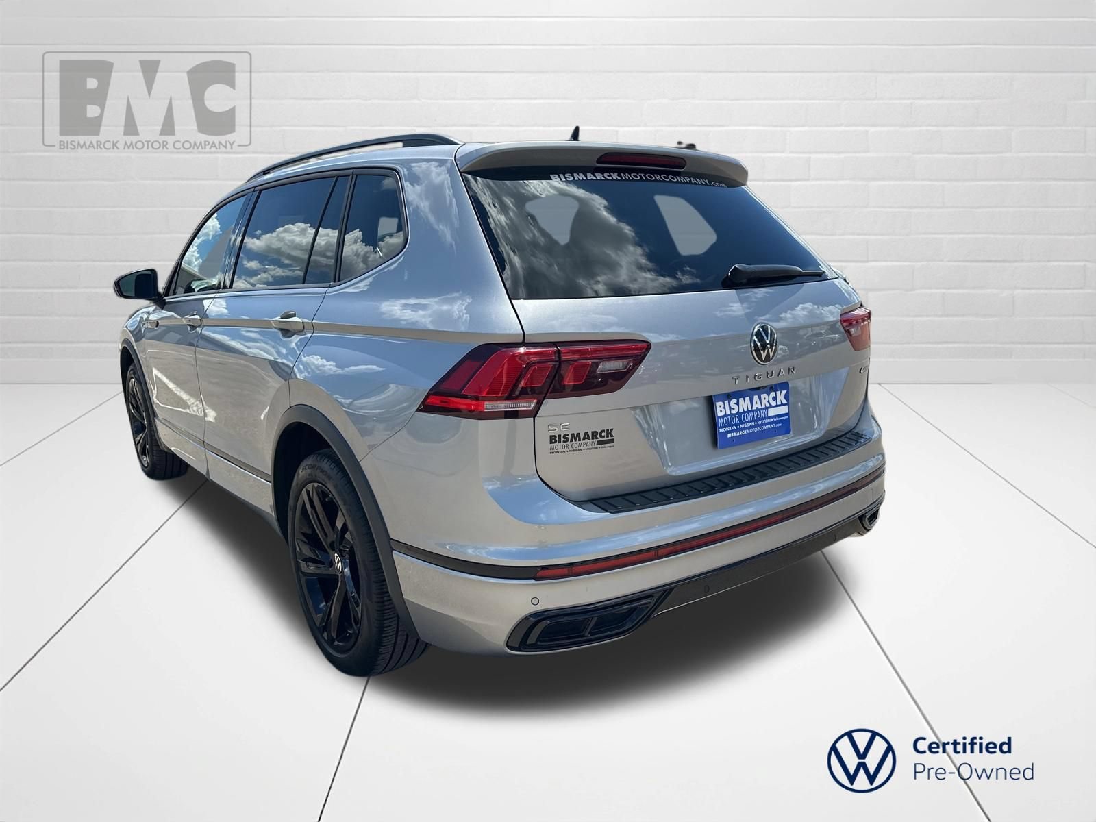 Certified 2024 Volkswagen Tiguan SE R-Line AWD/4WD image 4