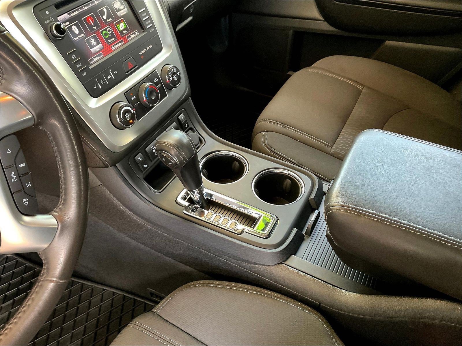 Used 2016 GMC Acadia SLE FWD image 17