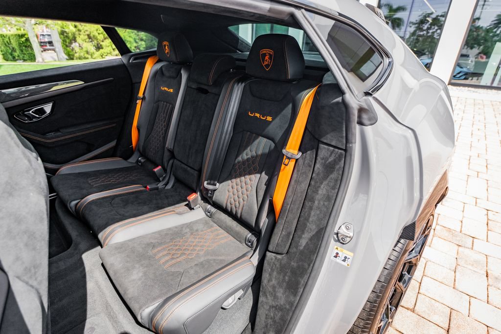 Used 2024 Lamborghini Urus Performante AWD/4WD image 40