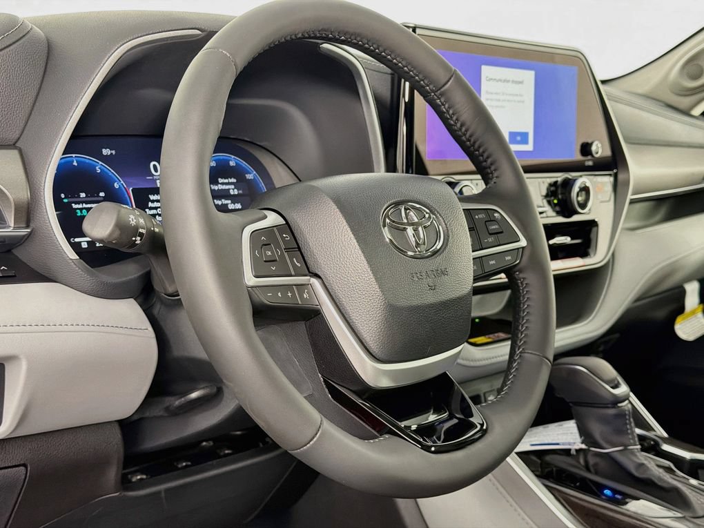 New 2026 Toyota Highlander Limited AWD/4WD image 36