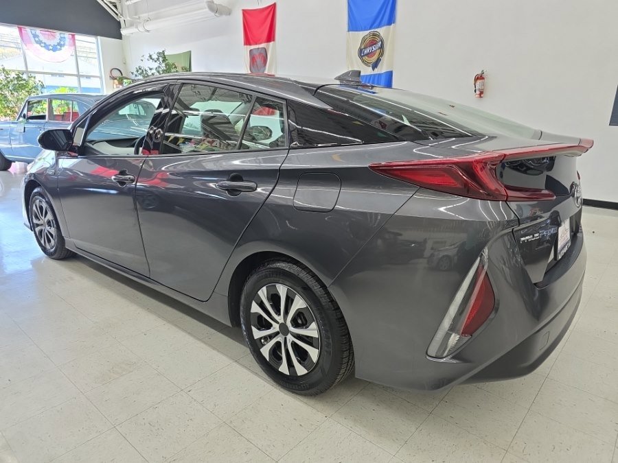 Used 2017 Toyota Prius Prime Premium FWD image 4