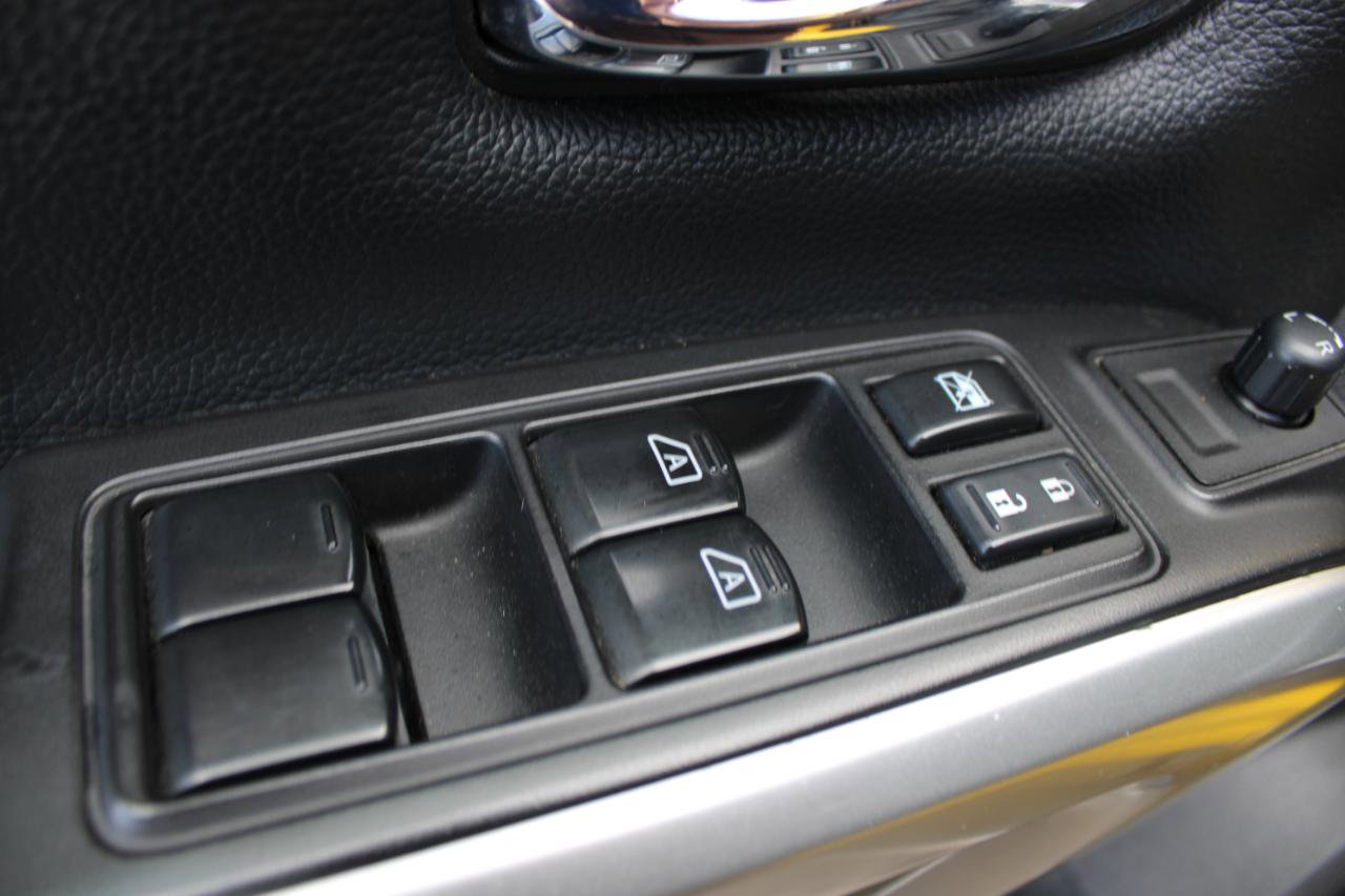 Used 2017 Nissan Titan PRO-4X w/ Pro-4x Convenience Package image 14