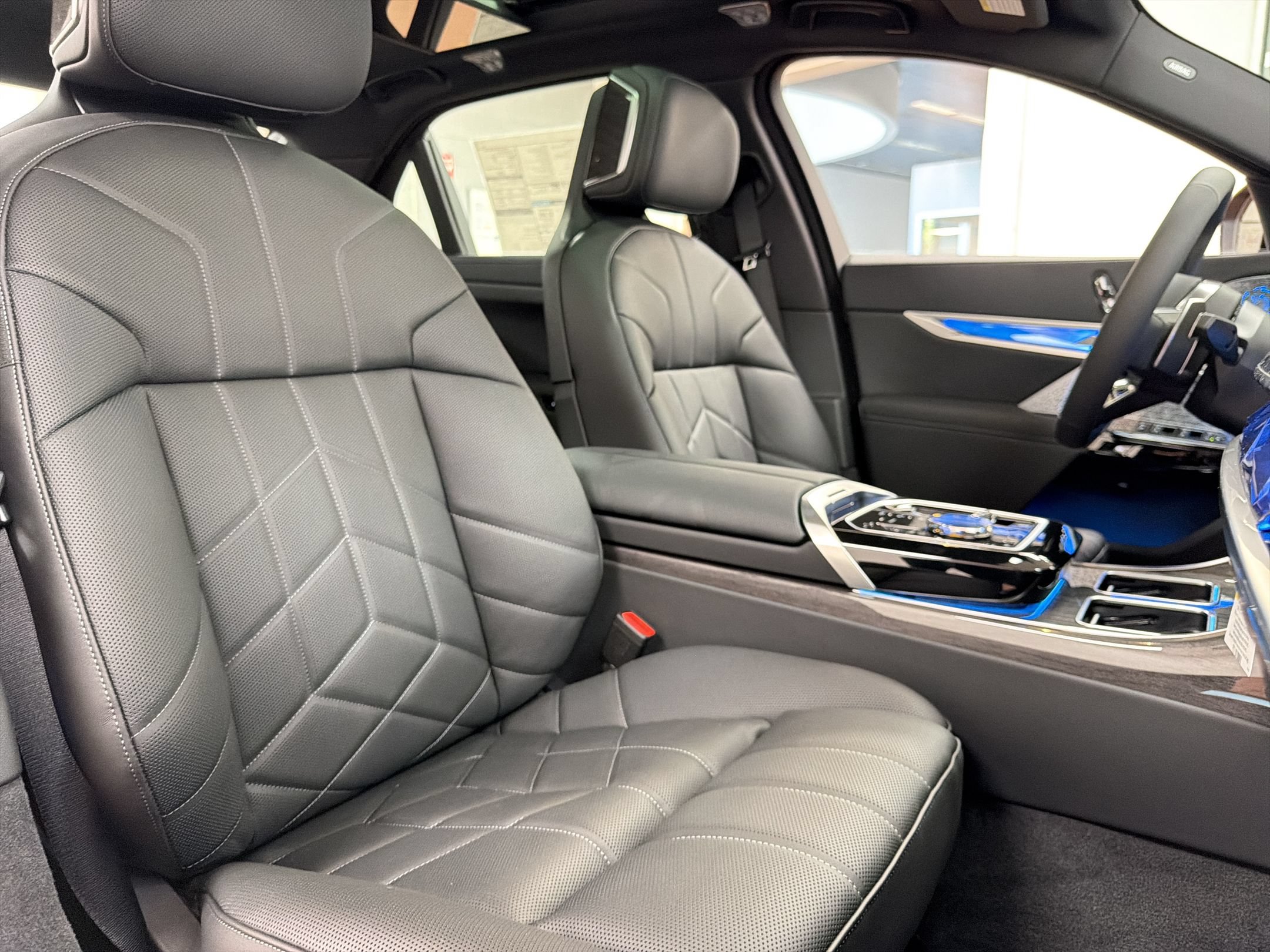 New 2026 BMW 760i xDrive w/ Executive Package AWD/4WD image 31