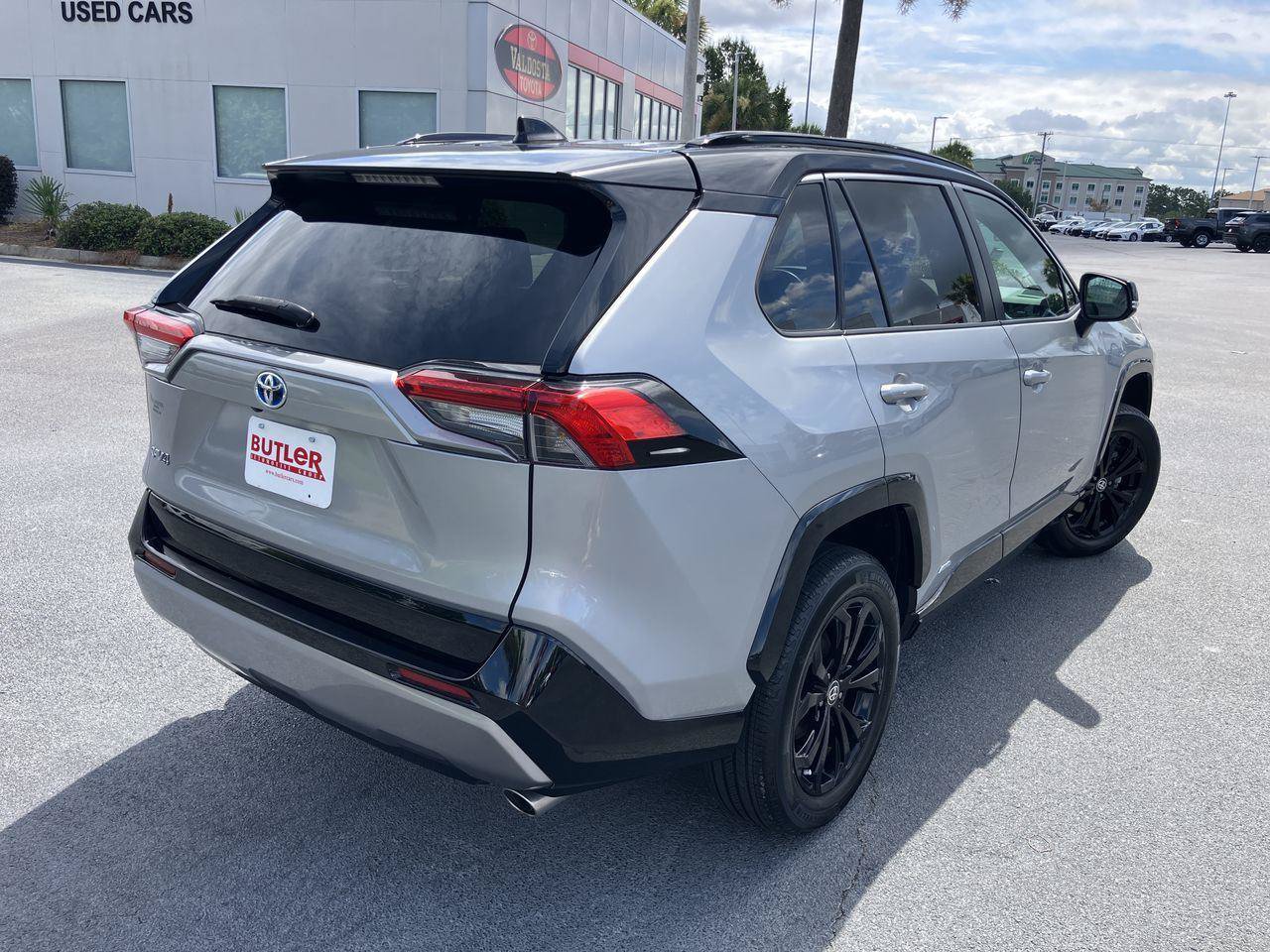 Used 2023 Toyota RAV4 XSE w/ XSE Grade Weather Package AWD/4WD image 5