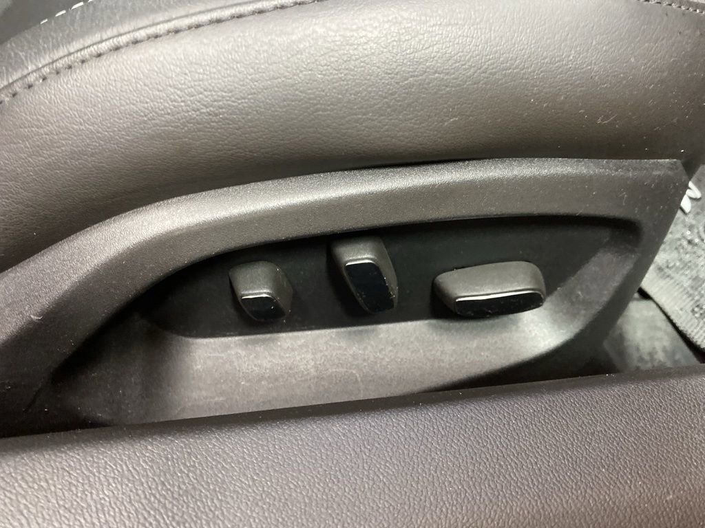 Used 2016 Chevrolet Corvette Stingray Coupe w/ 2LT Preferred Equipment Group RWD image 18