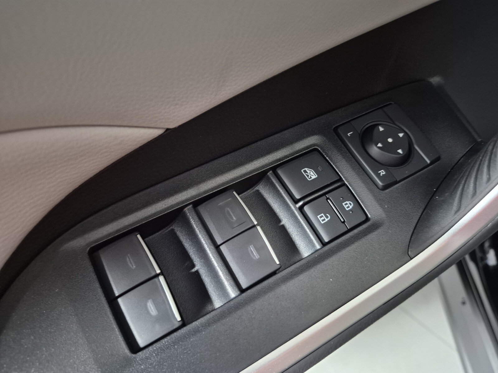 New 2025 Toyota RAV4 XLE Premium image 18