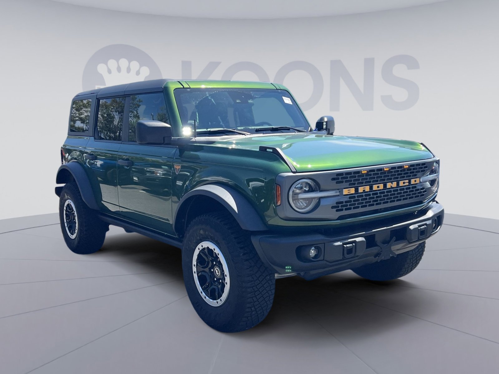 Used 2023 Ford Bronco Badlands w/ Sasquatch Package AWD/4WD image 2