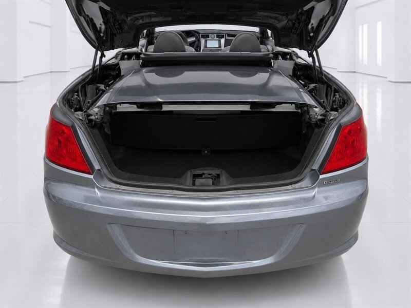 Used 2010 Chrysler Sebring Limited FWD image 14