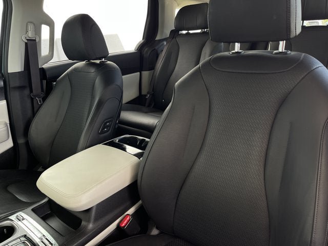Used 2024 Kia Carnival SX Prestige FWD image 12