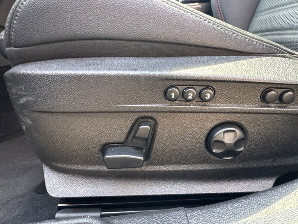 Used 2024 Alfa Romeo Giulia AWD image 29