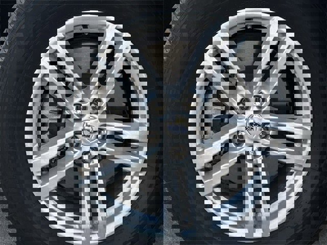 Used 2024 Ford Explorer XLT w/ Equipment Group 202A image 9