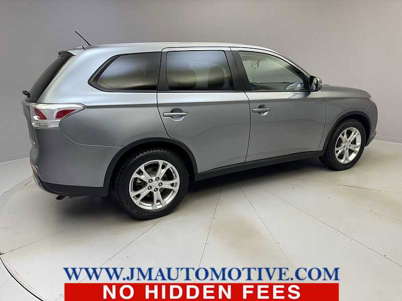 Used 2015 Mitsubishi Outlander SE AWD/4WD image 5