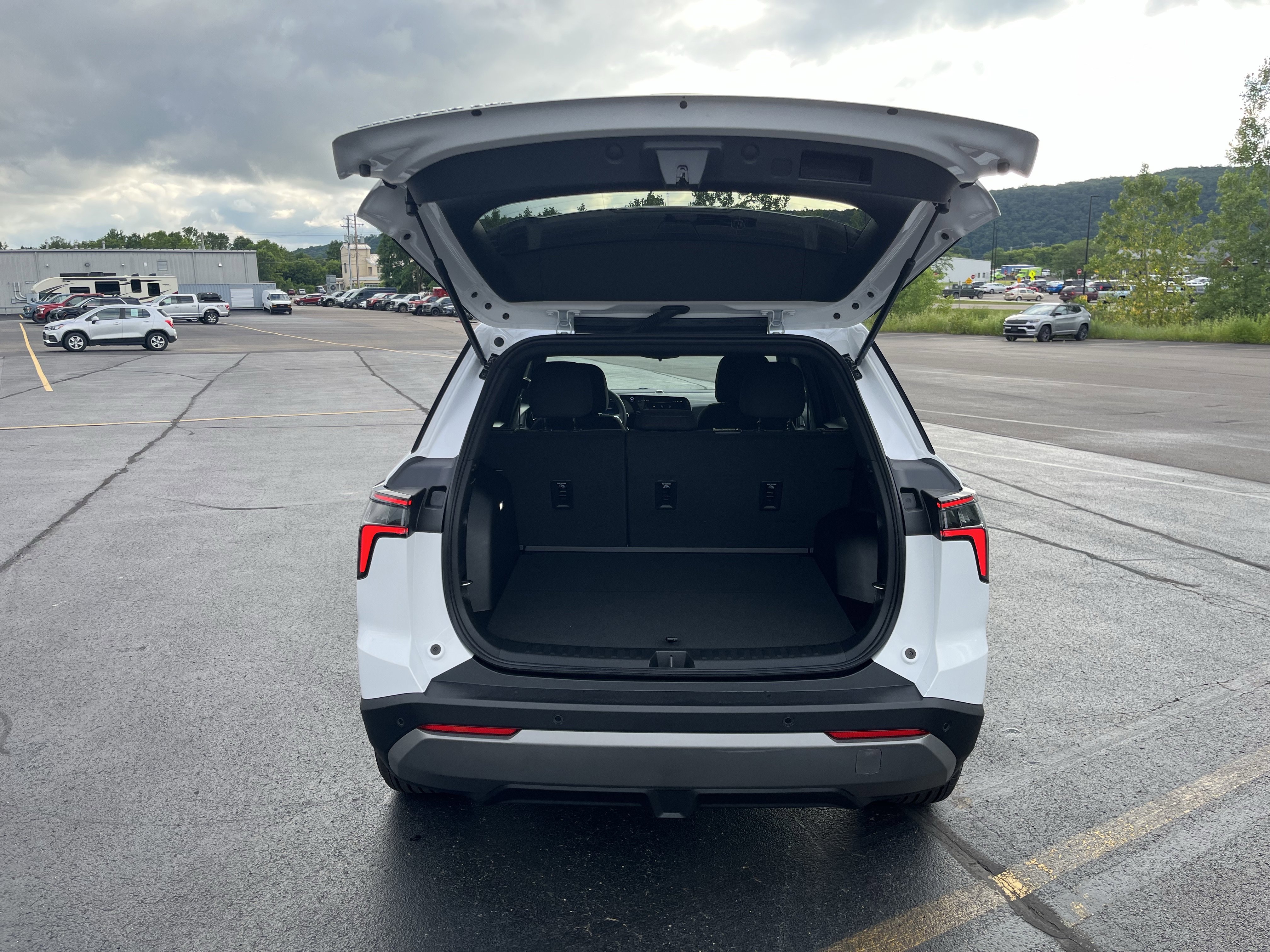 New 2026 Chevrolet Equinox LT image 9