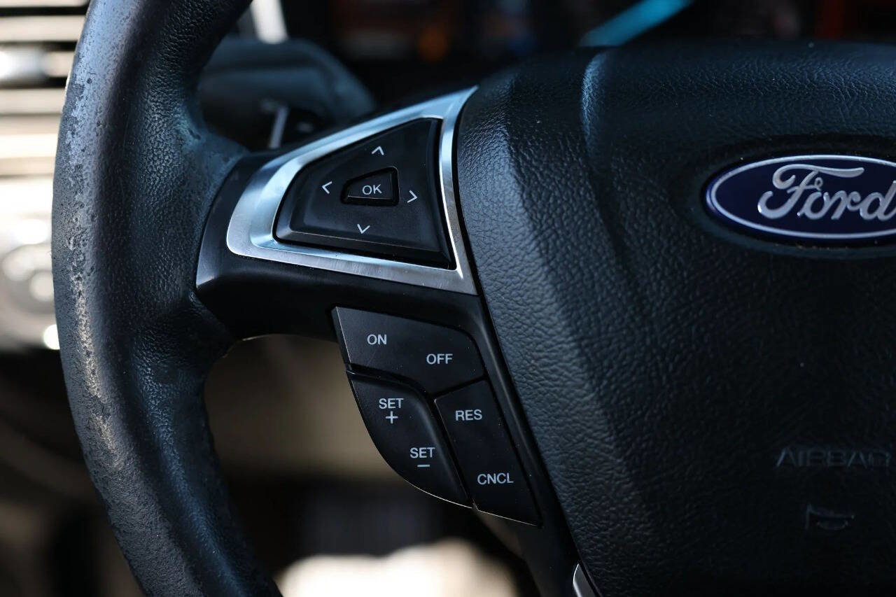 Used 2018 Ford Fusion SE w/ Fusion SE Technology Package image 19