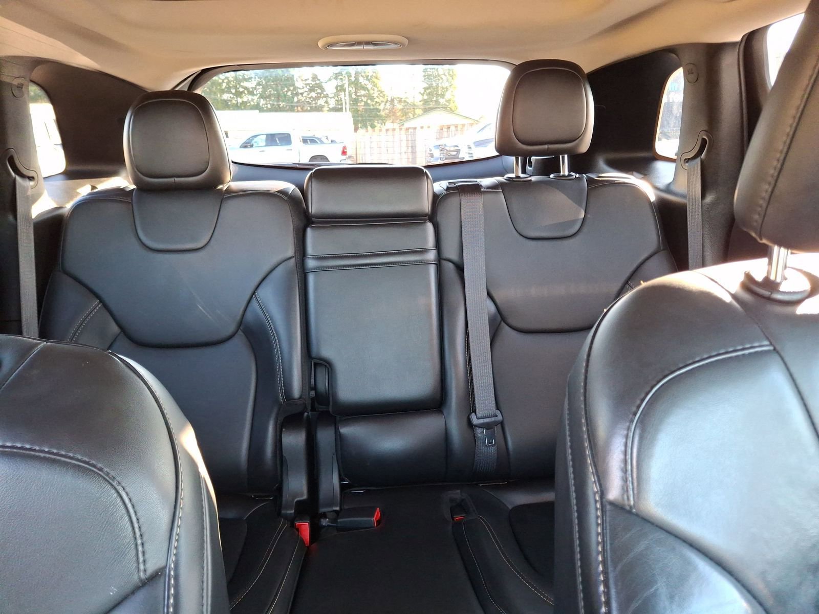 Used 2025 Jeep Grand Cherokee Limited w/ Black Appearance Package image 22